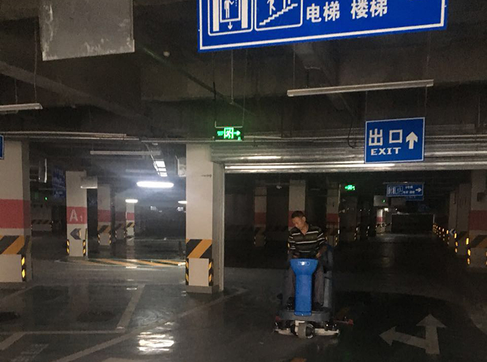 駕駛式麻豆强奸电影大全清潔停車場