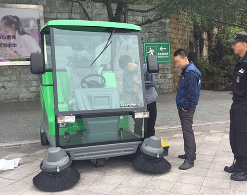 駕駛麻豆系列色色在重慶校園清掃