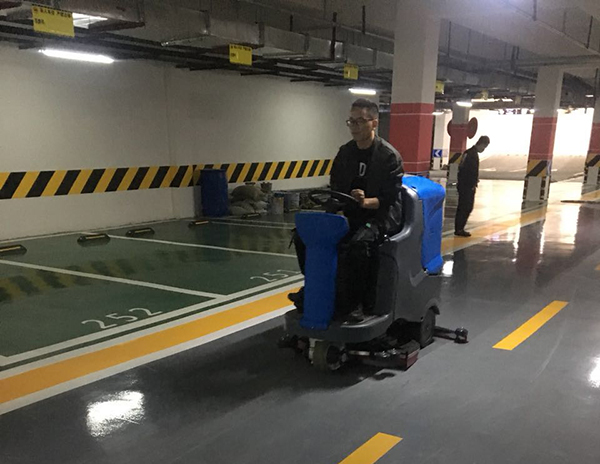 駕駛式麻豆强奸电影大全清潔地下停車場