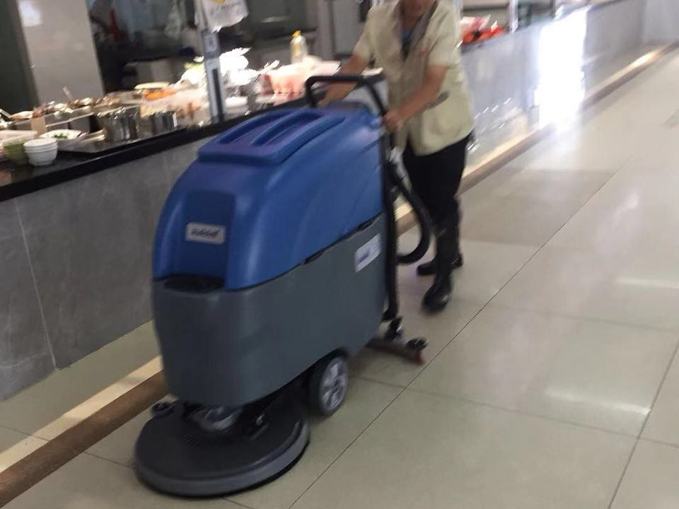 手推式麻豆强奸电影大全在華潤萬家清潔