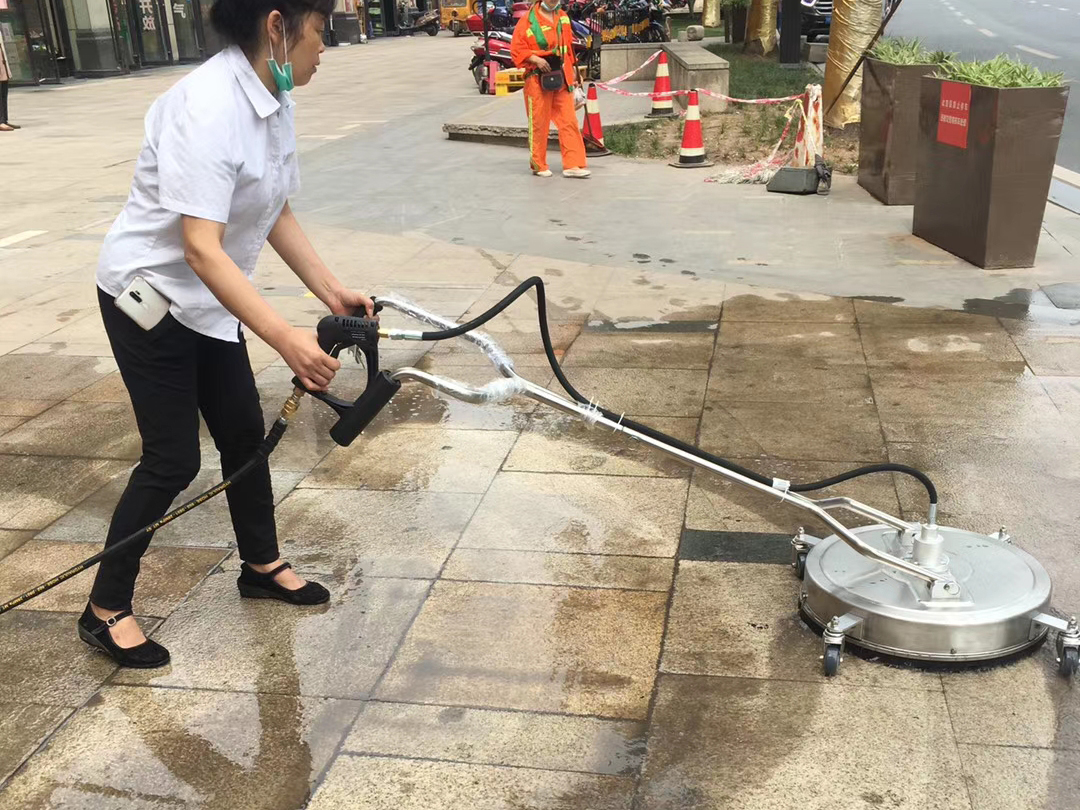 重慶小區物業采購高壓清洗機衝洗路麵、水池